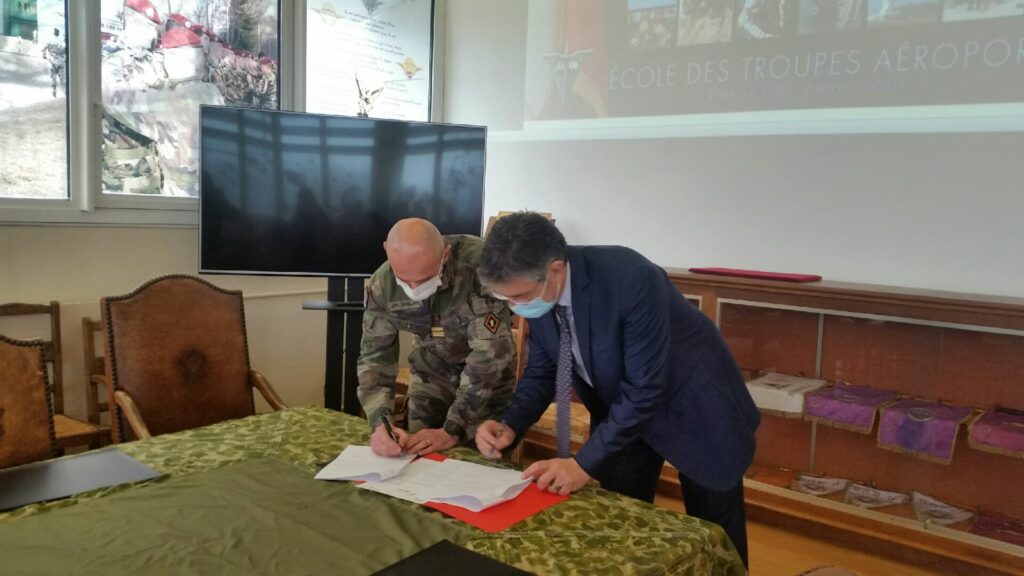 Signature de la convention entre l’Ecole des Troupes Aero Portées (ETAP) de Pau et le Lycée