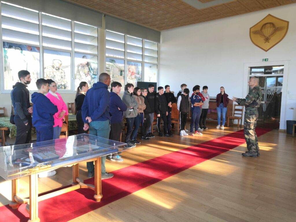 Visite de l’École des troupes aéroportées par la classe de 3è PM