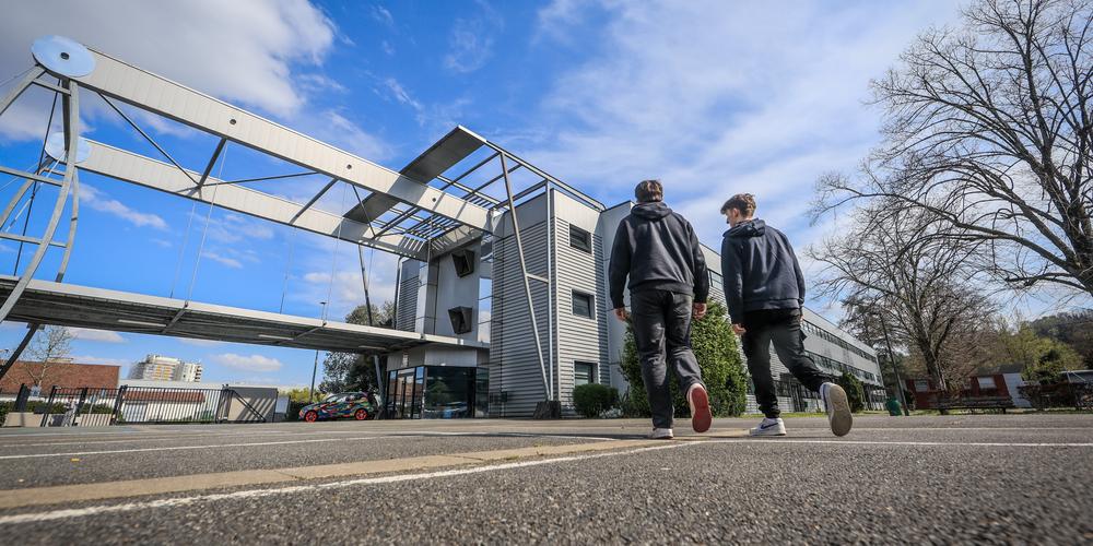 Le lycée André CAMPA a été qualifié de performant et a obtenu des résultats plus élevés que les attentes du ministère.