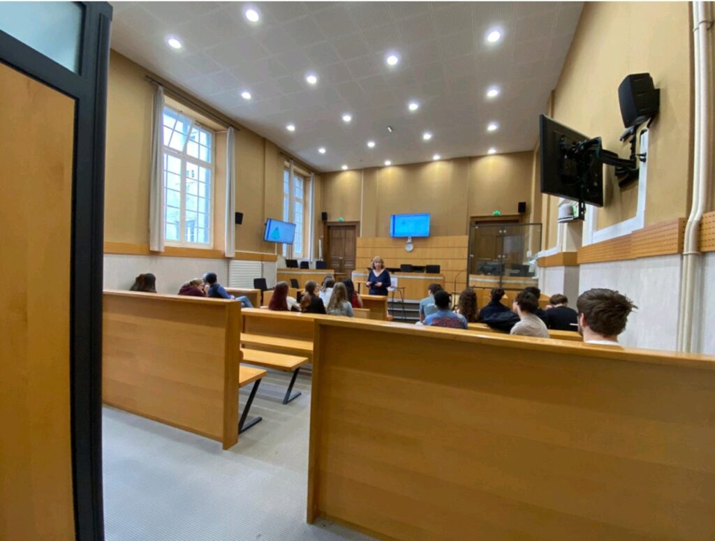 SORTIE PALAIS DE JUSTICE