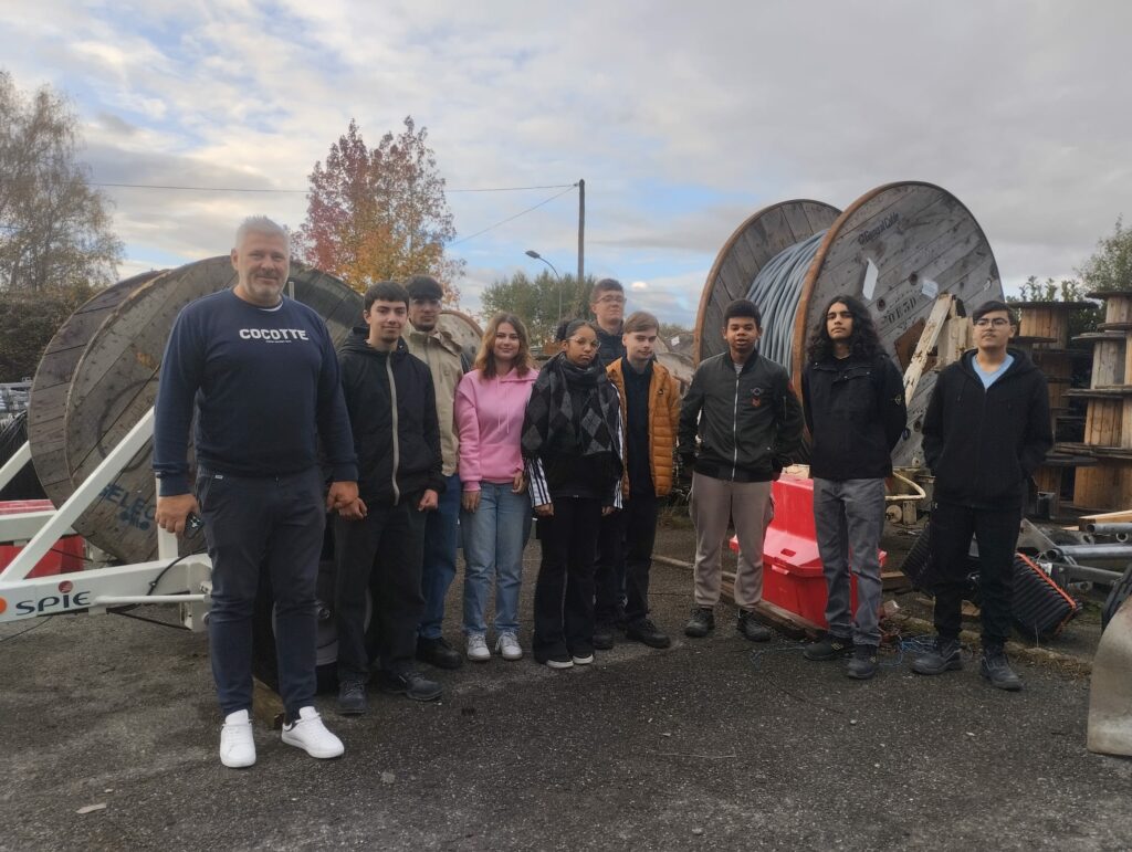 Les élèves de 1MELEC découvrent le métier de monteur réseaux chez Spie CityNetworks